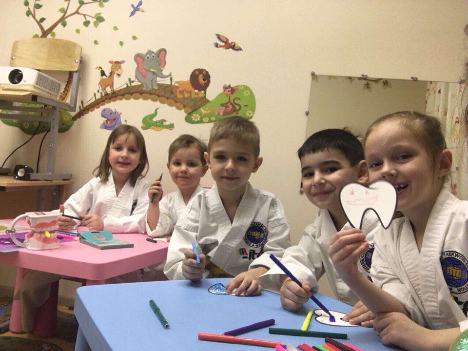 Уроки гигиены в детском центре 