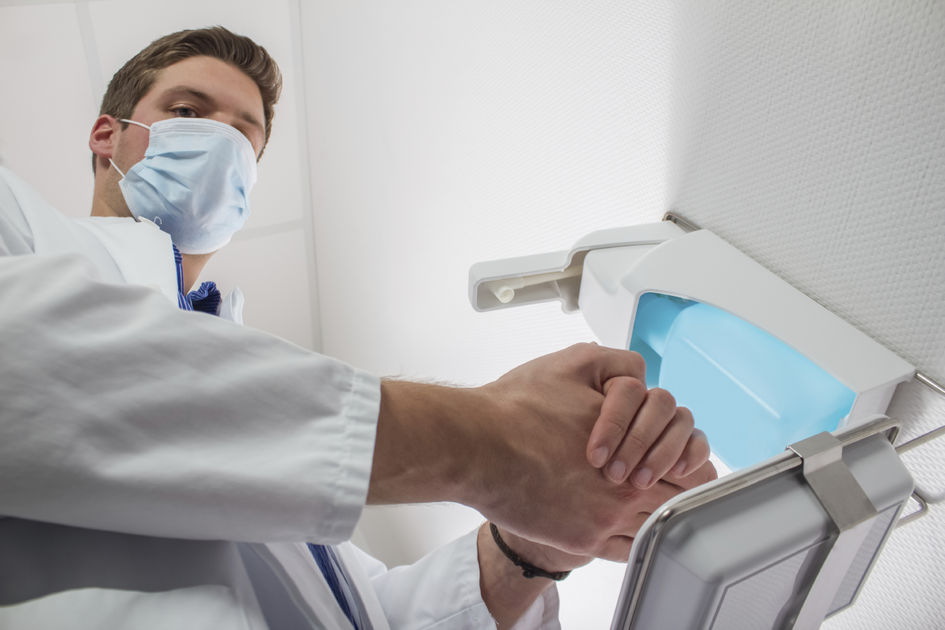 В сети стоматологических клиник «Никор» соблюдаются медицинские нормы и распоряжения государственных служб здравоохранения.